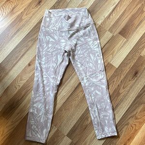 Light pink and white patterned LuLuLemon leggings!